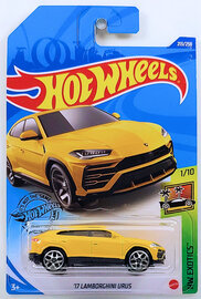17 Lamborghini Urus