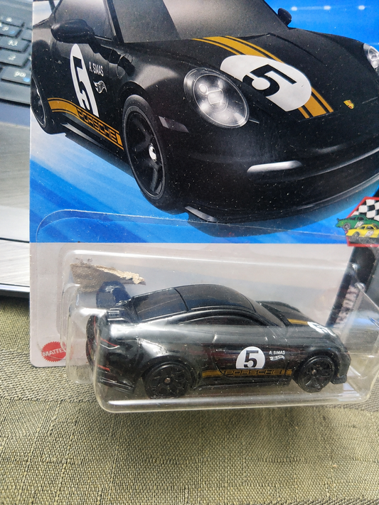 Porsche 911 GT3 - Debris in Blister